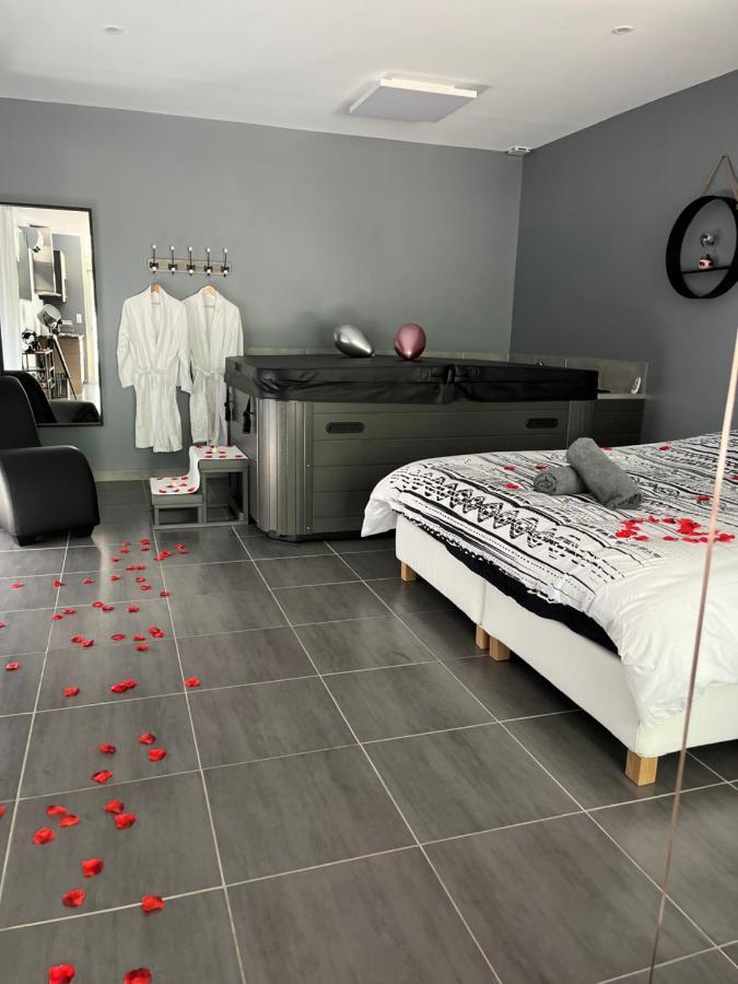 Love Room - La Parenthese Saint-Bauzille-de-la-Sylve Exteriör bild