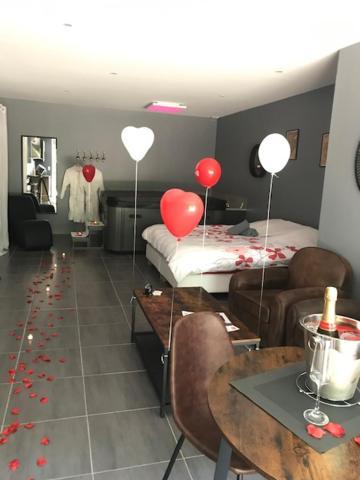 Love Room - La Parenthese Saint-Bauzille-de-la-Sylve Exteriör bild